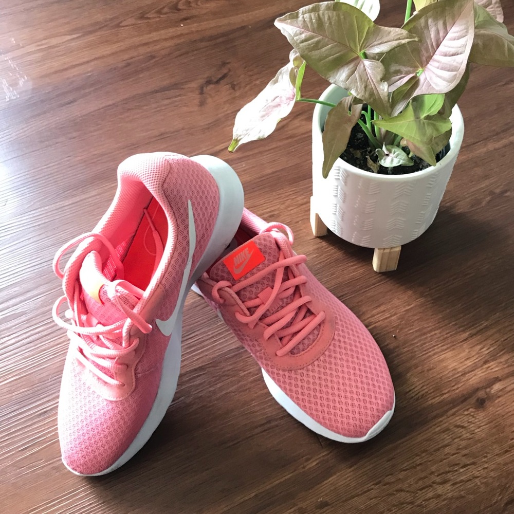 Nike Tanjun Sneakers